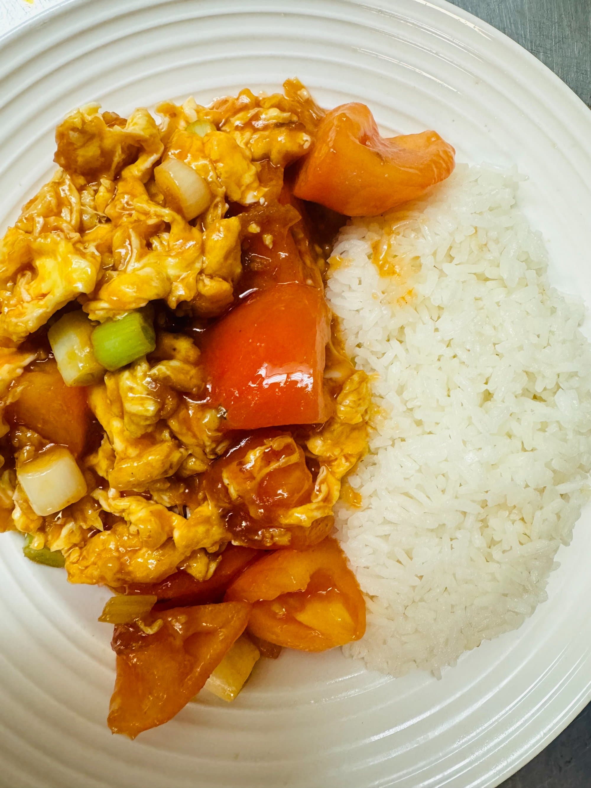 Tomato & Egg Rice Combination - This Bento Box features a combination of stir-fried tomatoes and scrambled eggs | Bento Box